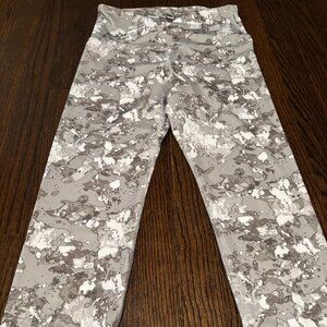 Old Navy Active Legging Grey/White Size: Medium